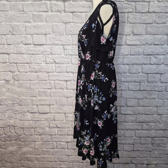 Torrid Dress Black Floral Cold Shoulder Wrap Surplice Vneck Flounced Hem Size  L - Picture 6 of 10